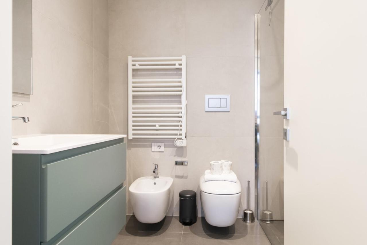 Easylife - Lussuosa Dimora Con Rooftop Condominiale Vista Duomo Milan Bagian luar foto