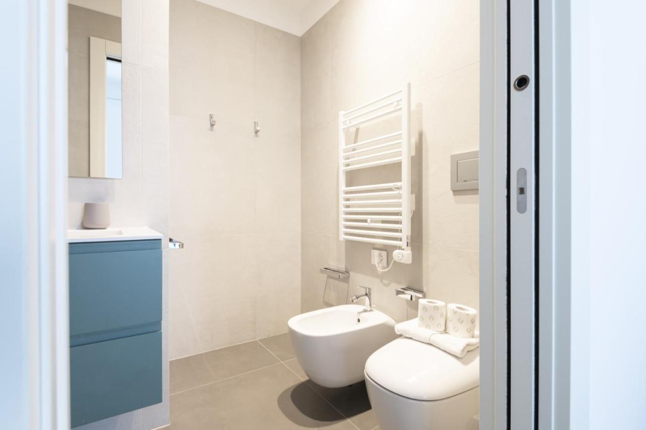 Easylife - Lussuosa Dimora Con Rooftop Condominiale Vista Duomo Milan Bagian luar foto